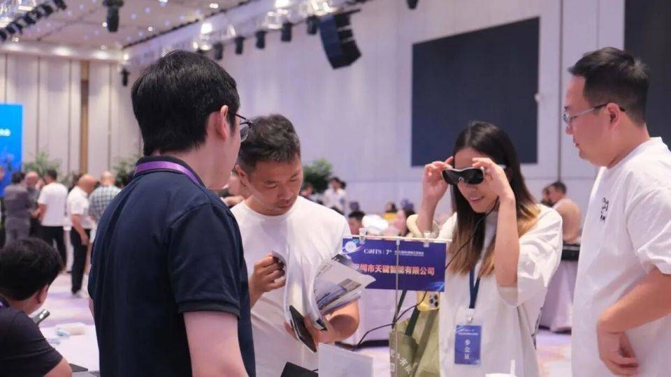 泄露；曝Rokid与分众传媒达成亿级合作ky开元棋牌Meta两款重要智能眼镜产品(图6)